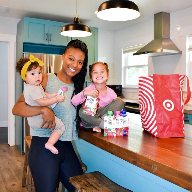 onceuponafarm's tweet photo. How long do your #OnceUponAFarm pouches last during a @target run?
🛒 - We're snacking while shopping
🚙 - We'll wait until the car
🏡 - They all make it home
P.s. Grab Once Upon a Farm pouches on sale (5/$10) in Target stores through 1/15!