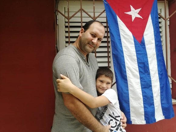 #Entérate cuál es el deseo de Yuri Valdés Balbín, el #CientíficoCubano: "Me gustaría que mi hijo fuera buen patriota, que nunca abandone su país, y que sea consecuente con los valores que le hemos inculcado". 🤔 🤔 🤔 y acaso pensabas otra cosa?? .
 <a href="/CIGBCuba/">CIGBCuba</a> <a href="/FinlayInstituto/">Instituto Finlay de Vacunas</a>