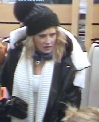 DenverPolice's tweet image. #Denver, can you help investigators identify this robbery suspect? If so, please call @CrimeStoppersCO at 720-913-7867 — you can remain anonymous and earn a cash reward!