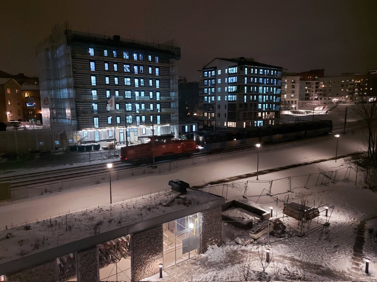 GuSv01's tweet photo. Blev en stillbild ocksÄ.
#tunnelbanan #TvĂ€rbanan #C20U #spĂ„rvĂ€g #SLse #Stockholm #Ă
rsta #SubwayOnTramTrack https://t.co/zK2j2sQj5q