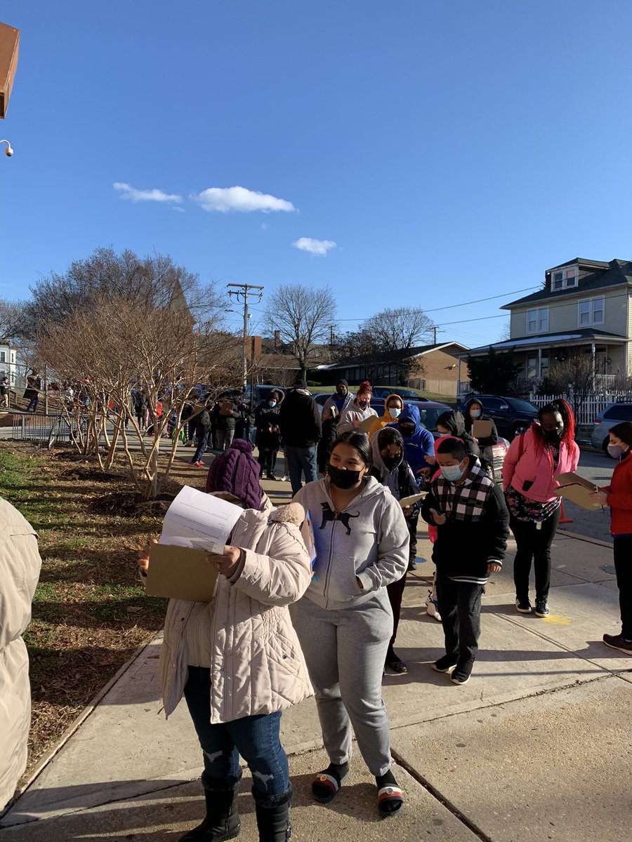 BTCrandall's tweet photo. Proud of our Farring Families! Staff distributed 300+ devices after calling every student. Virtual instruction picked up with high attendance and engaging lessons with 24 hr notice @BaltCitySchools @SonjaSantelises @JohnDavisBCPS @PlaceTos https://t.co/SC1EwfzGtg