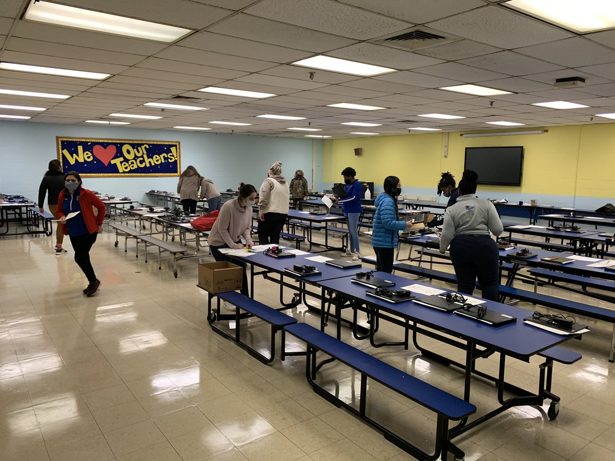 BTCrandall's tweet photo. Proud of our Farring Families! Staff distributed 300+ devices after calling every student. Virtual instruction picked up with high attendance and engaging lessons with 24 hr notice @BaltCitySchools @SonjaSantelises @JohnDavisBCPS @PlaceTos https://t.co/SC1EwfzGtg