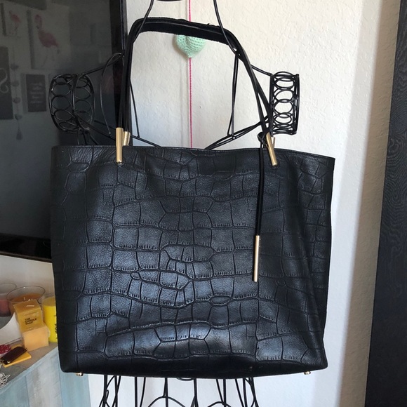 IvonCage's tweet photo. So good I had to share! Check out all the items I'm loving on @Poshmarkapp #poshmark #fashion #style #shopmycloset #reuse #potterybarn #katespade: https://t.co/nESOHeRQiN https://t.co/VX9nOujqQO