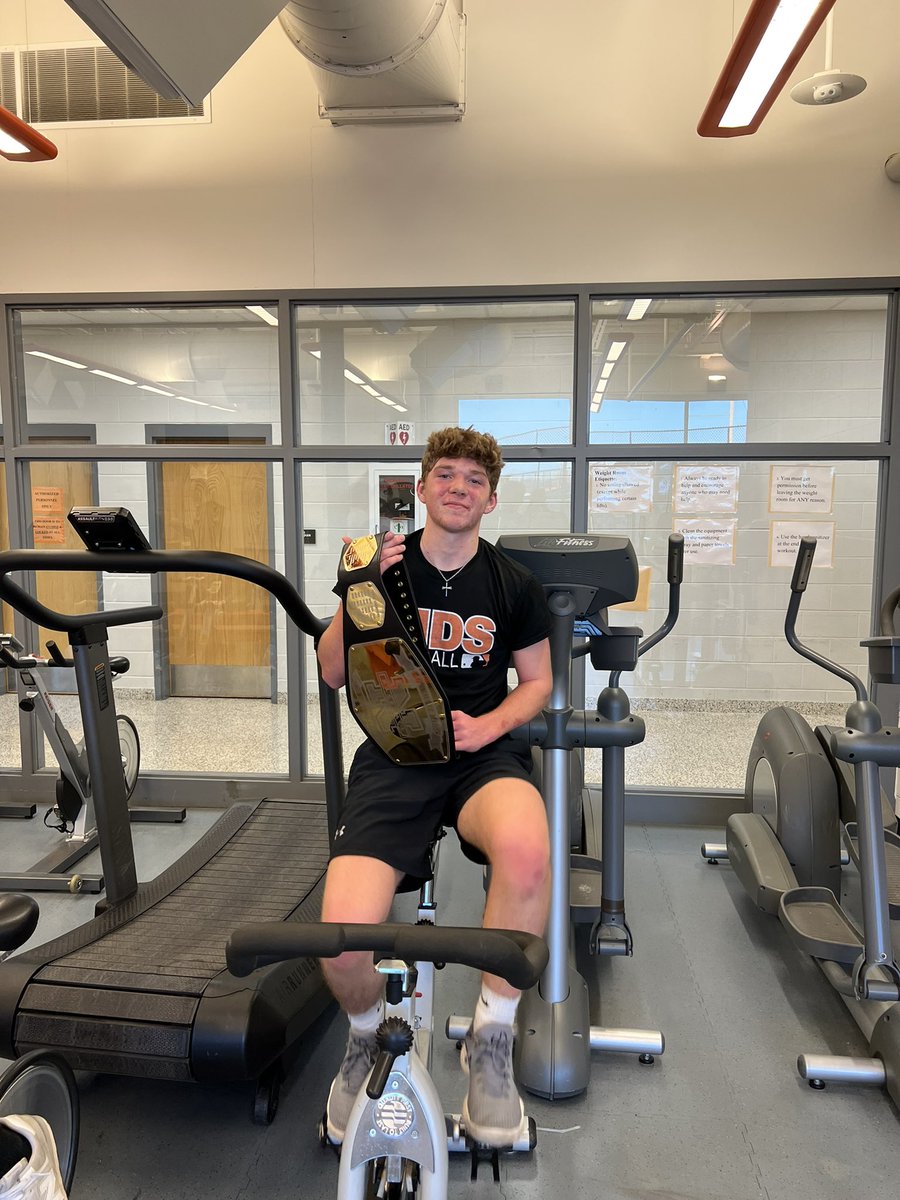 KKidsBaseball's tweet photo. Belt Challenge #14- Cadence Squat Thrusts. One of the craziest challenges I’ve ever witnessed! Multiple guys pushed themselves further than imagined. Winner with 300+ Congrats @evanhughes24 #SweeptheShed https://t.co/CBKUq9YLUv