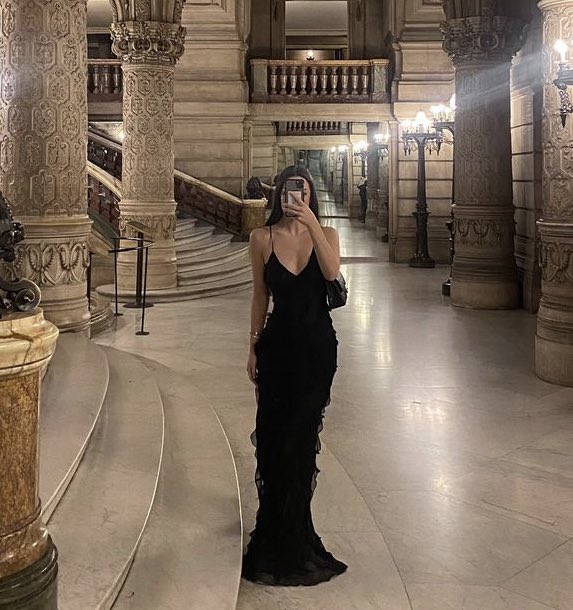 badestoutfit's tweet image. long black dress