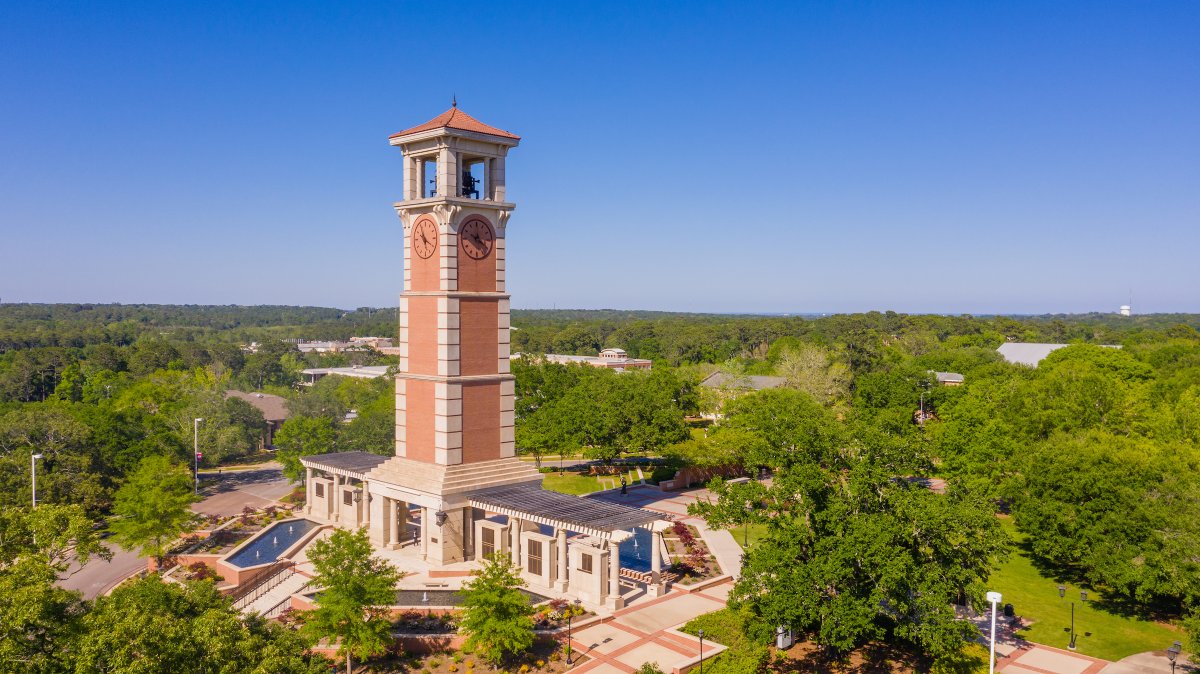 Undergraduate students who achieve a grade point average of 4.0 during the full academic semester are recognized on the President's Scholars list. Here's a look at the list from Fall 2021! Great work, Jags! 🐆📚 #WeAreSouth

Read more: ow.ly/twCY50Hse2w