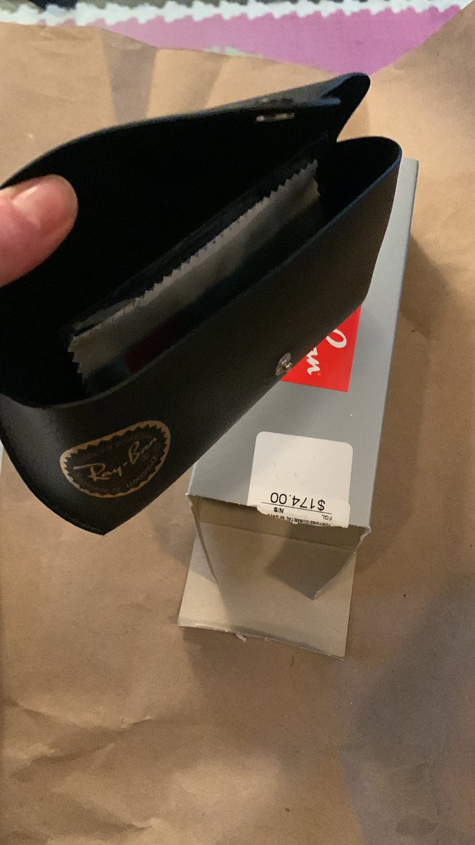 thechinalily's tweet photo. @SportChek really just sent me an empty raybans case. Prank of the century. https://t.co/fK2zDhELcb