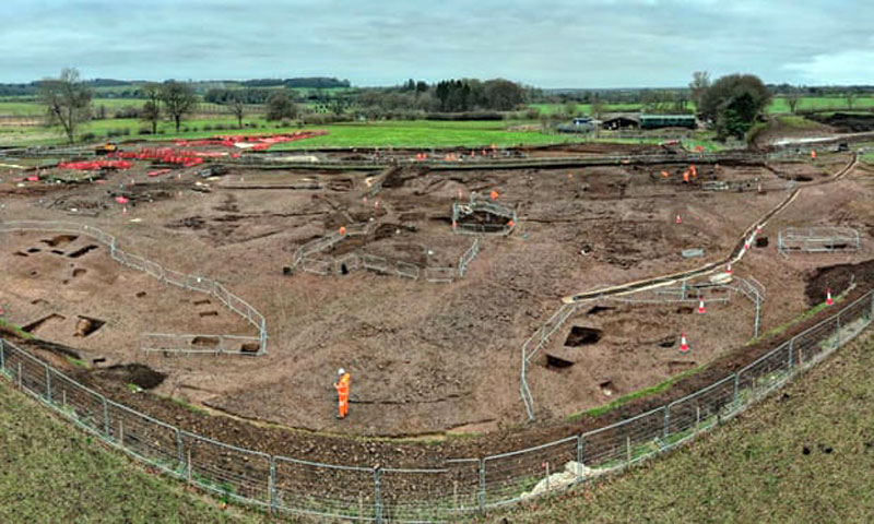Roman town’s remains found below Northamptonshire field on HS2 route bit.ly/3tfiyBL