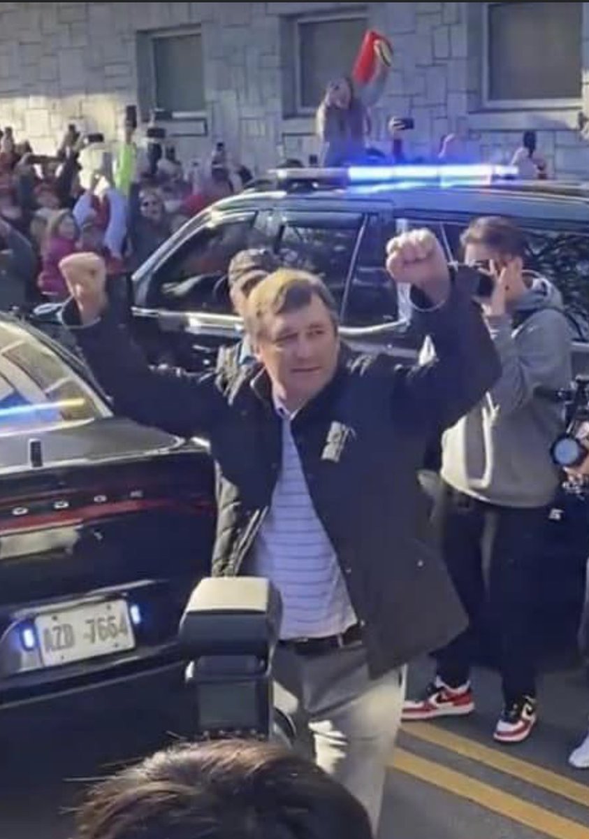 I was one of the lucky few to see <a href="/KirbySmartUGA/">Coach Kirby Smart</a> after getting off the bus in #Athens #UGA #Dawgs