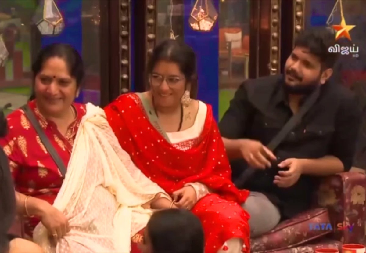 Shadiya1599's tweet photo. I am a strong woman because a strong woman raised me.
- unknown
#Priyanka
#BB5QueenPriyanka
#StrongPlayerPriyanka
#BiggBossTamil5 https://t.co/O9KhY1tswB