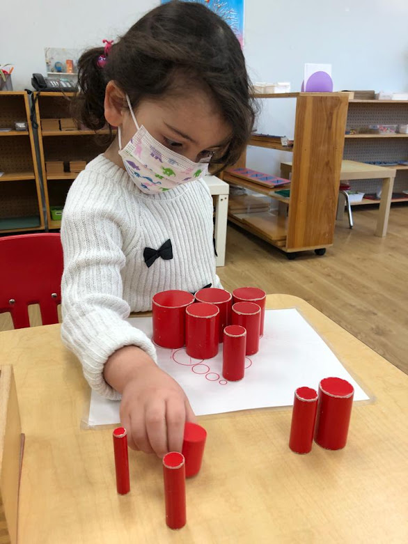 CentralCMS's tweet photo. Whilst we all continue to learn online, our youngest learners in the child care classes are busy using their problem solving skills. #montessoristimulation #handsonlearning #funwhilewelearn https://t.co/4QzkfDav9V