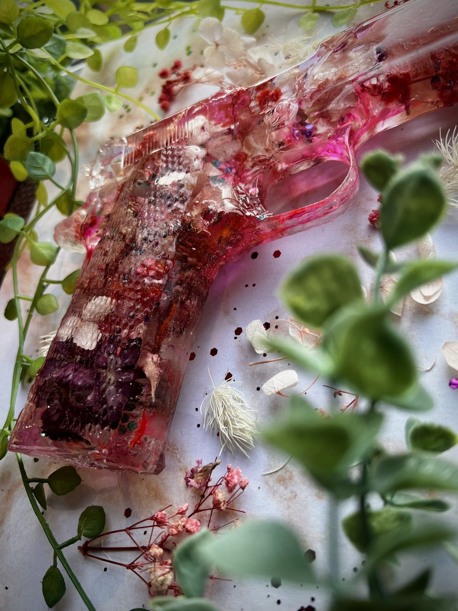 HanCraftedArts's tweet photo. “If you look the right way, you can see that the whole world is a garden.”– Frances Hodgson Burnett🌺
#resinart #resin #resingun #art #artist #SmallBusiness https://t.co/CR4OCGIWfC