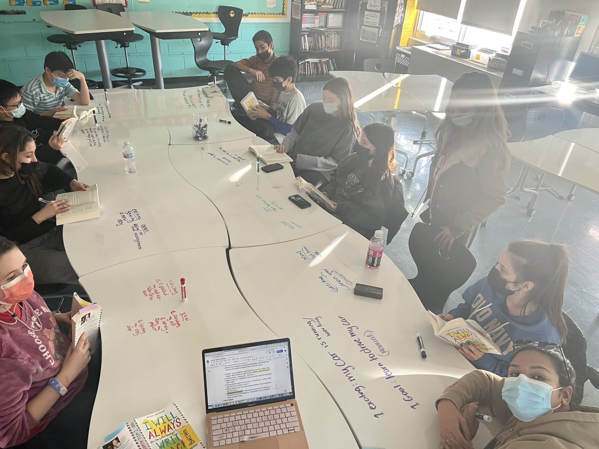 LiteraryMhs's tweet photo. We’ve learned from the memoir #IWillAlwaysWriteBack that you must be conscientious of who you give your EMOTIONAL ENERGY to. This powerful group of readers @mineolahs each shared out how they spend their energy&amp;how they emotionally connected to our shared read. 📚✏️📖  #reading https://t.co/24WXmaLUdk