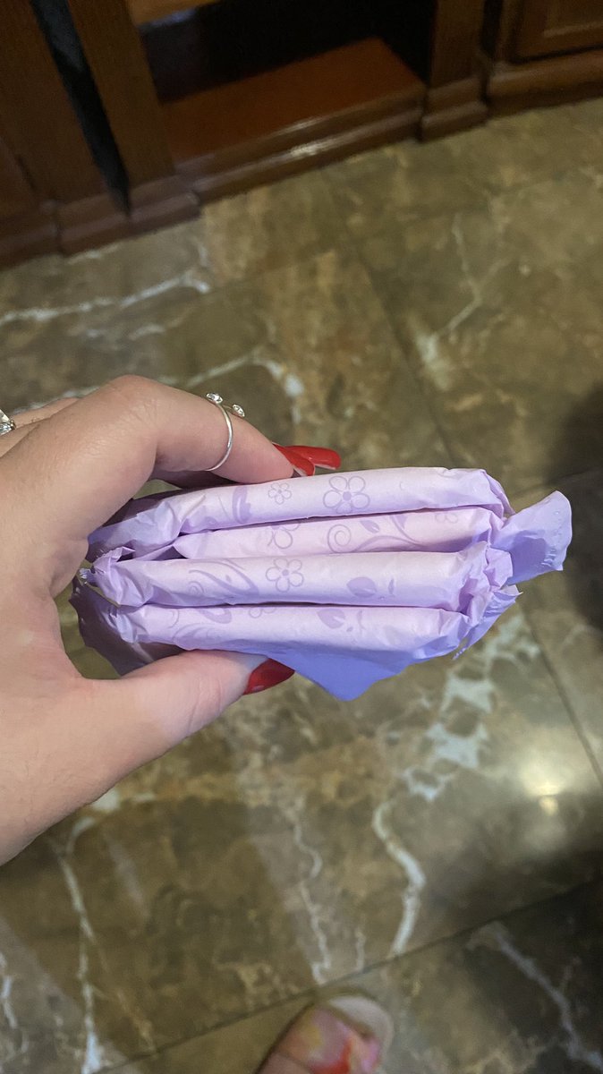 Taynara_motta10's tweet photo. ABSORVENTES GELADOS: como fazer e para o que serve; 

a thread 🧶🧶 https://t.co/j9EJnbrnsv