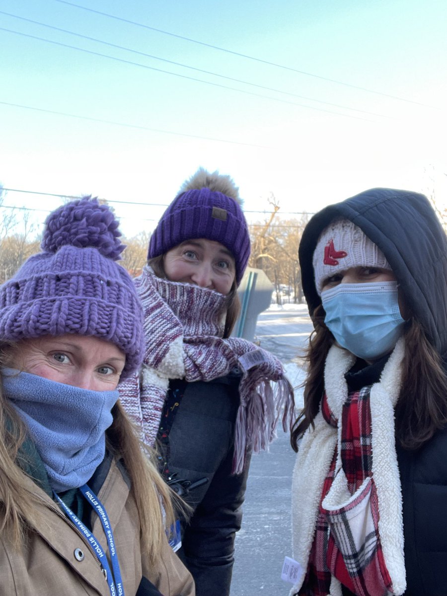 HollisPrimary's tweet photo. #carpoolcrew ready for the cold! https://t.co/lTSHzMToBU
