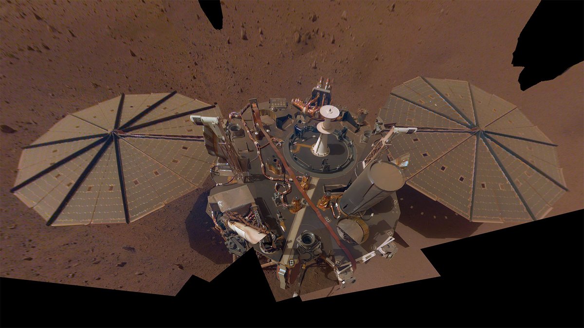 InSight Mars lander on Mars surface with solar arrays deployed