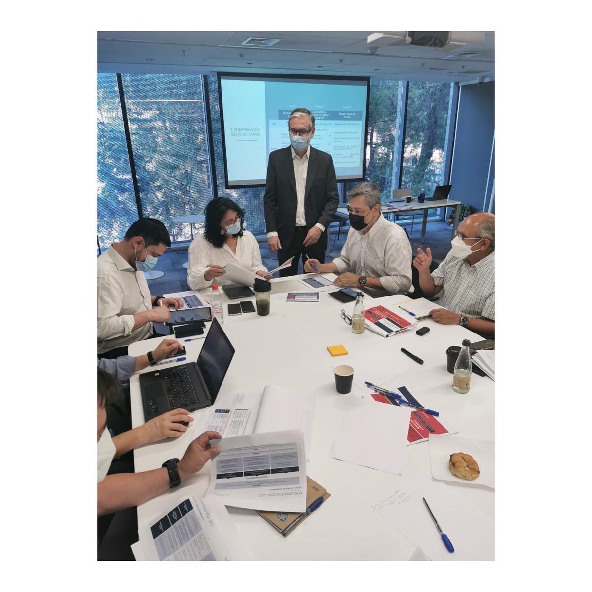 💪 Otra jornada de trabajo con el equipo para continuar desarrollando un plan estratégico con miras a la @EquipoJUNAEB del futuro. Buscamos definir el camino que como Servicio debemos transitar para, de manera óptima, estar ahí para quienes nos movilizan: las y los estudiantes!