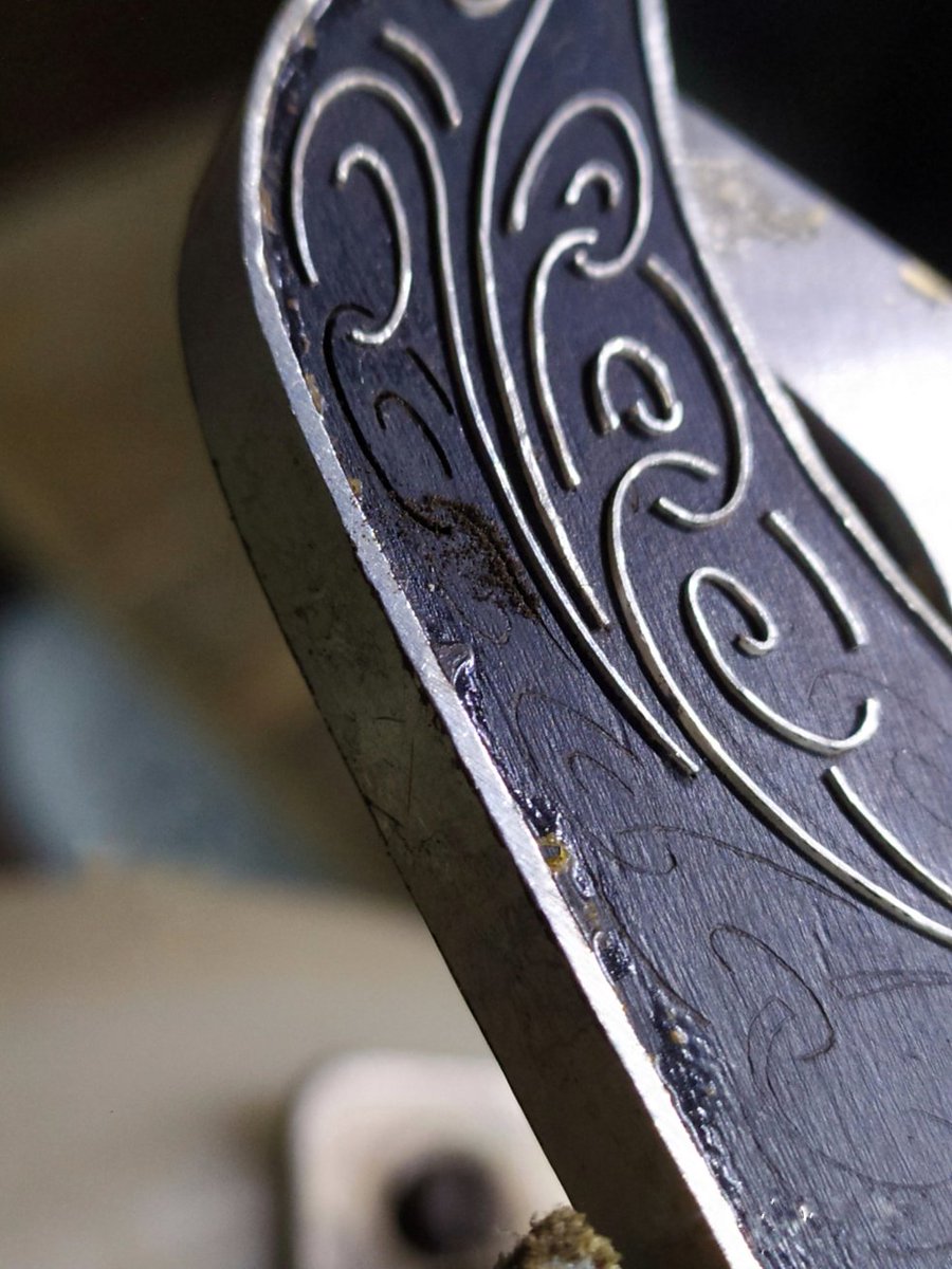 Rau_engraver's tweet photo. Working on the next piece, inlaying pure silver in Ebony.  There is still a way to go https://t.co/6cwJvy0kj5