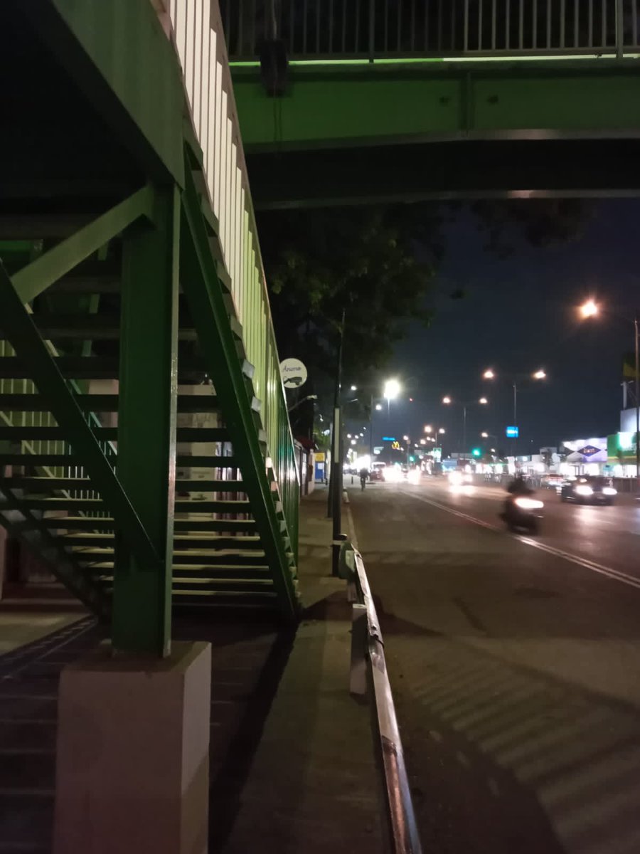obd1965's tweet photo. En verdad agradecemos toda la buena intención de los senderos seguros, hace unos días @Claudiashein informó el de miramontes y precisamente donde hizo su video ya no hay luz nos reportan vecinos UH Narciso Mendoza "desde ayer no prenden las luces y postes de cantaro a caporal" https://t.co/Pv5jR8dmdU