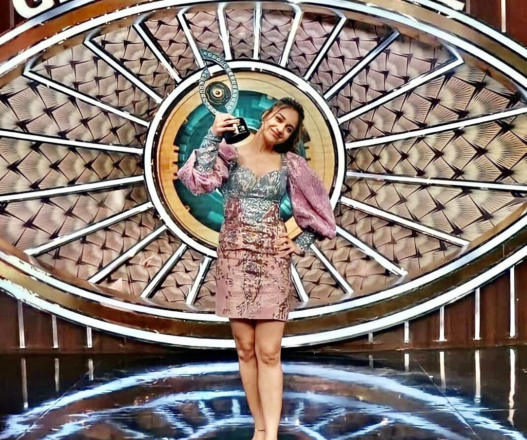 DIVYA_HOLICS's tweet photo. @VootSelect #DivyaAgarwal #DivyaKiArmy #DivyaIsTheBoss #DivRun https://t.co/MaKJEnR2OM