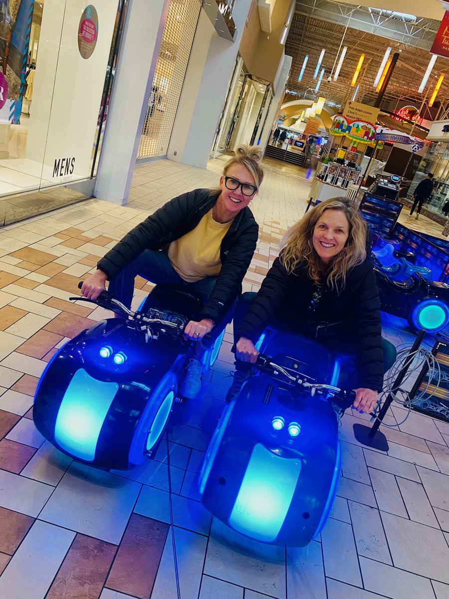 janetcraigact's tweet photo. Cruising on tour with @WakeUp_Movie, #Elgin #Illinois 

https://t.co/K20RU2DghQ https://t.co/H5DUQmUbSm
