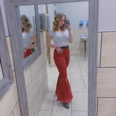 SydneyDahl's tweet photo. #NewProfilePic https://t.co/KKTwqaZNWL