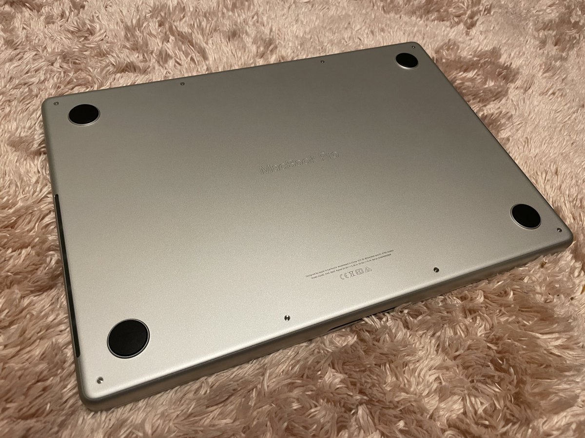 vavsvw_911's tweet photo. 四角いMacbookPro！
14インチの一番安いやつ https://t.co/wg5j4Rp3sf