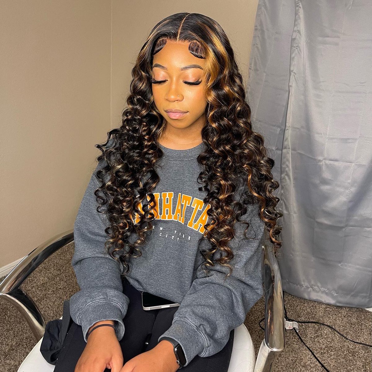 frontal wig install + custom color + wand curls for the win 😍

#hairbyzeesimonee 
#texashairstylists #atxhairstylist #houstonhairstylist #frontalsewin #closuresewin #sanantoniohairstylist #frontalwig #wiginstall #explore