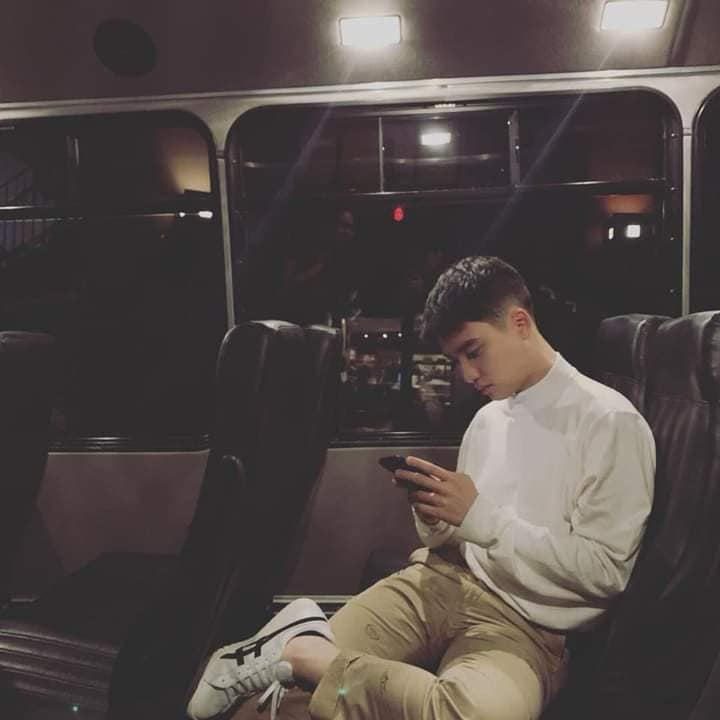 exodo11293's tweet photo. Happy birthday to my first love and always my number one do kyungsoo🎂❤ stay safe be healthy and rest sonetimes❤ we wish you a lot of success❤ i love youuu my penguin❤ happy birthday again🎂❤🎉
Happy Birthday my love
 #30RosesForDO 
#겨울에_피는_로즈_도경수
@weareoneEXO https://t.co/i5ZJmAe77O