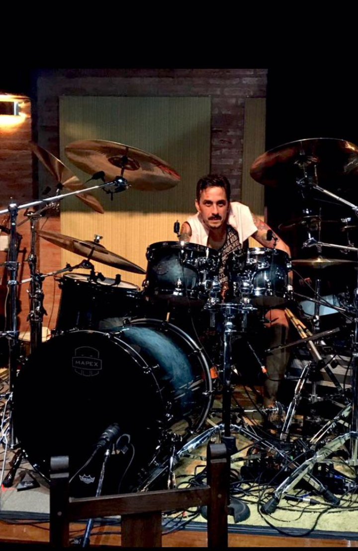 Día muy triste para nuestra música , desde la adolescencia hasta hoy todo nuestro respeto y admiración . Chau ANIMAL que tengas un gran viaje. MARTIN CARRIZO