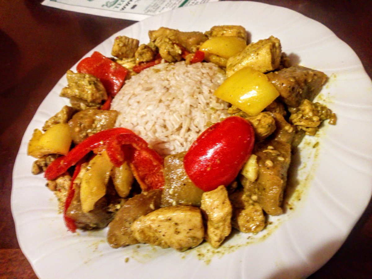 John_B_east72's tweet image. Stir fried eggplant &amp;amp; Bell peppers w/ za'atar ginger chicken. #somethingquick
