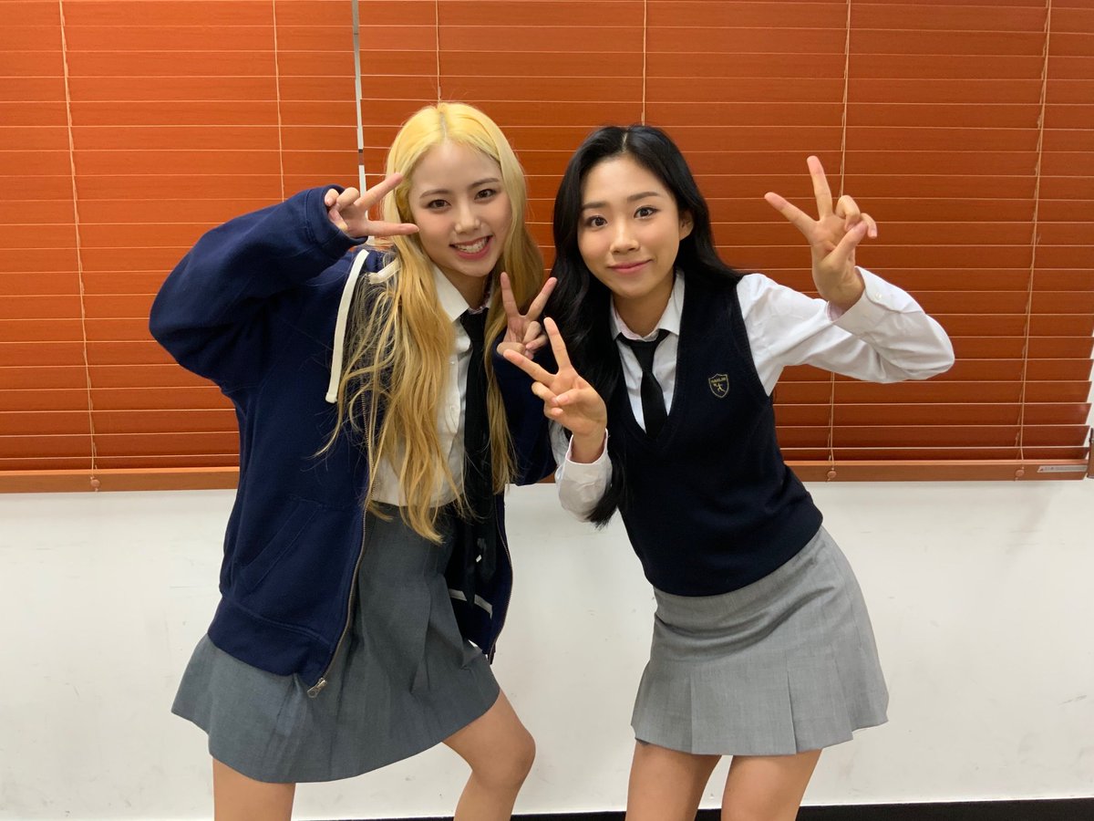 VIOLETKISSTW_'s tweet photo. Tomé a Blair de la manita y nos fuimos con las patitas en modo turbo al #𝔸𝕨𝕖𝕤𝕠𝕞𝕖𝐂oncert. Estamos listas para hacer de este día un #𝔸𝕨𝕖𝕤𝕠𝕞𝕖𝐁irthday con nuestras porras bc somos fans. #𝐇appy𝔸𝕨𝕖𝕤𝕠𝕞𝕖𝐃ay! ♡ TE AMOOO. 

— 𝒥umping 𝙵rog  🐸  #𝚇ieh https://t.co/mjxapJ0FKd