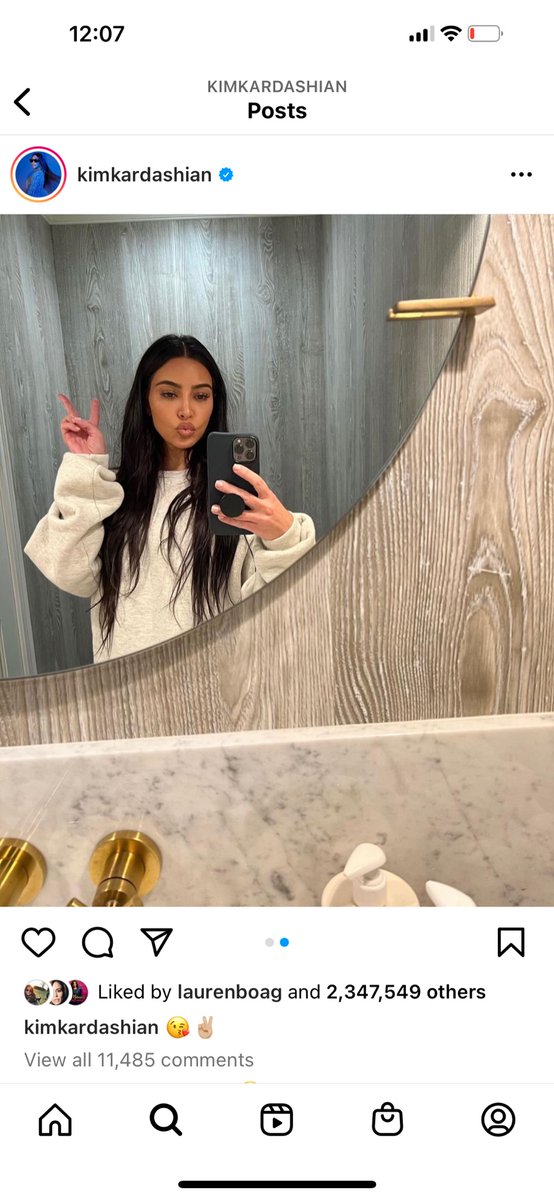 KerrickScott's tweet photo. The @KimKardashian mirror selfie 😁 ✌️😘

#selfie #kimkmirrorselfie #copycat #trend https://t.co/9HhAkxjstU