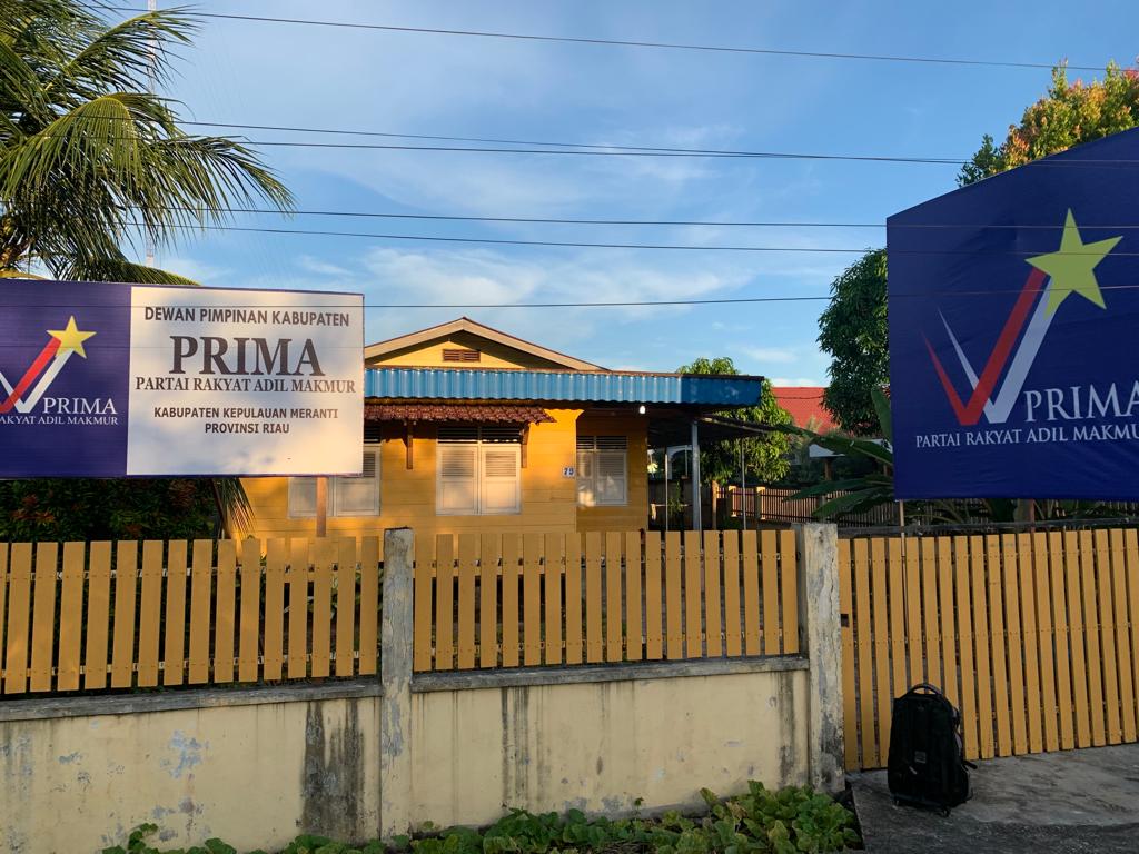 Kantor DPK PRIMA Kab. Kepulauan Meranti adalah rumah rakyat. Tempat rakyat biasa berkumpul, berdiskusi, bergembira dan meluahkan segala keluh kesahnya. Termasuk persoalan honorer disana.
#PartainyaRakyatBiasa 
#PartaiRakyatAdilMakmur 
#IndonesiaPRIMA