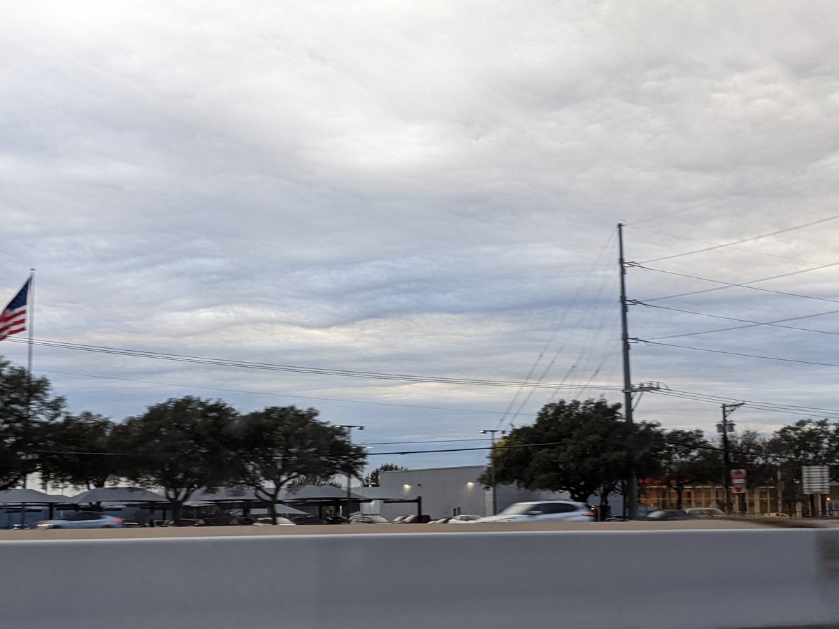 barnettlorri's tweet image. I made a wish a few days ago I could see #gravitywaveclouds IRL. Today, my wish was granted. #cloudtime #atxwx #clouds @atxwxgirl @TravisCOSW @ChikageWeather @averytomascowx @ErikaLopezKVUE @MakeItRainShane