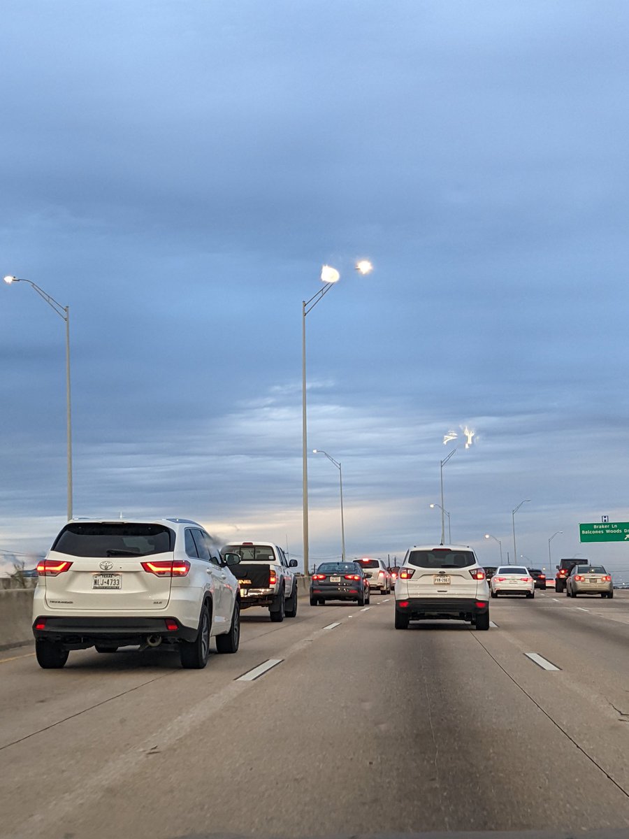 barnettlorri's tweet image. I made a wish a few days ago I could see #gravitywaveclouds IRL. Today, my wish was granted. #cloudtime #atxwx #clouds @atxwxgirl @TravisCOSW @ChikageWeather @averytomascowx @ErikaLopezKVUE @MakeItRainShane