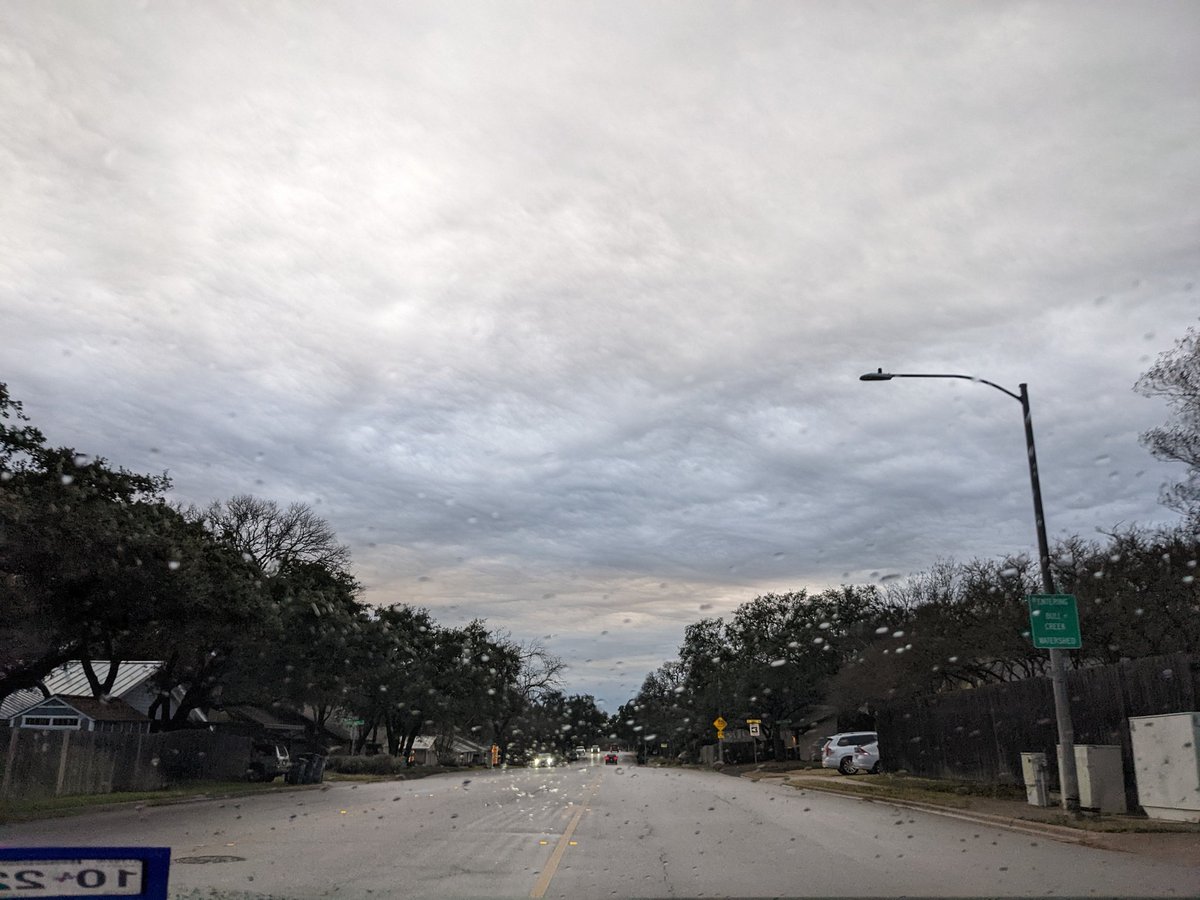 barnettlorri's tweet image. I made a wish a few days ago I could see #gravitywaveclouds IRL. Today, my wish was granted. #cloudtime #atxwx #clouds @atxwxgirl @TravisCOSW @ChikageWeather @averytomascowx @ErikaLopezKVUE @MakeItRainShane