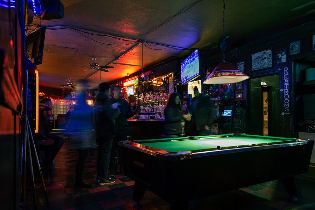RussoCharlie's tweet photo. Mindful of how cookie cutter SF bars have become in recent years (#EdisonBulbs), it was cool to see @BrokeAssStuart wade into the grimy glory of Delirium recently for us at @sfgate …with great pics by @kkelleherphoto 🥃🎱

https://t.co/1jLFyXbuFo https://t.co/caZM3ddGzA