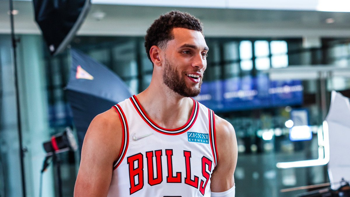 thechisports's tweet image. RT if you believe @ZachLaVine should be starting in the  #NBAAllStar game.