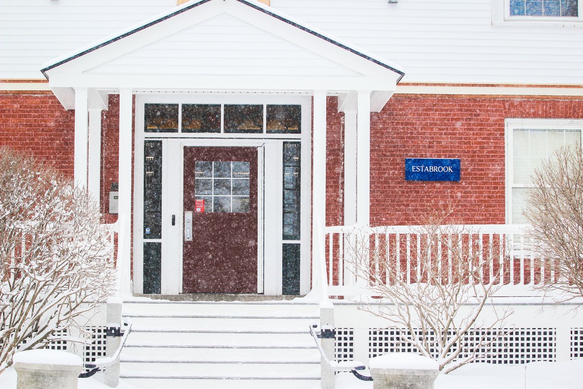 BrewsterAcademy's tweet photo. Estabrook porch got a facelift! The new structure (restored back in 1989 with generous alum support) is built to weather another 30-plus years. We think Arthur F. Estabrook, the homeโs original owner, would be pleased!
#BrewsterAcademy #BoardingSchool #Estabrook #CampusProjects https://t.co/k8tLcZPkCk