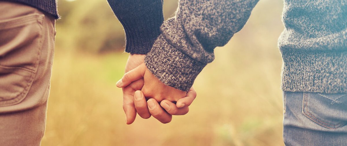 Il n'y avait qu'un lieu 
Pour que mes repos
Apaisent la nuit
A l'oubli du froid 

Il n'y avait qu'une douceur 
Pour que mon corps 
Veille une étreinte 
Au murmure des tendresses 

Il n'y avait qu'une caresse 
Pour que chaque entaille 
Conjugue ma peau 
Au temps de Toi