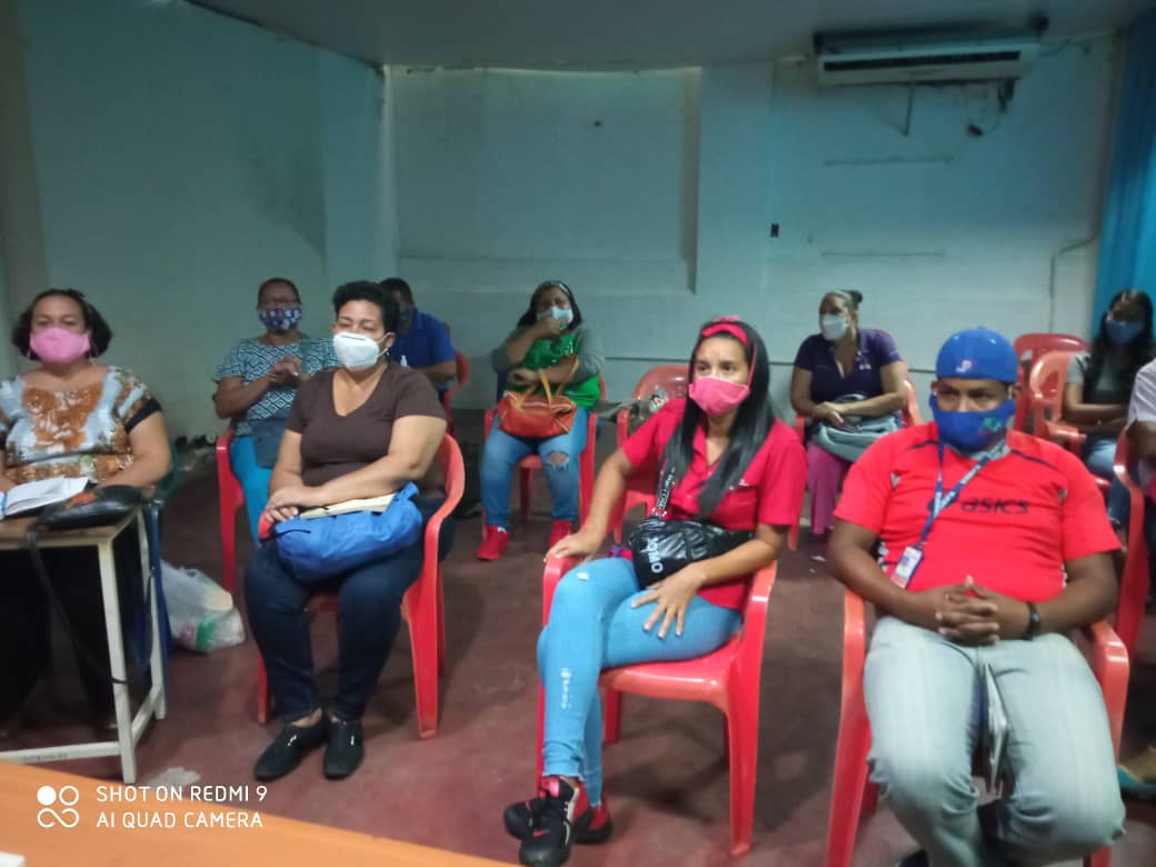 Zonaeducadelor1's tweet photo. Autoridad EducativaEstadal @FannyG45 Jornada de trabajo con directiva y facilitadores del @Incesocialista #DeltaAmacuro cumpliendo instrucciones de nuestro Presidente @NicolasMaduro @delcyrodriguezv @_LaAvanzadora @MPPEDUCACION @RosangelaOrozco https://t.co/vKByGiJUpg