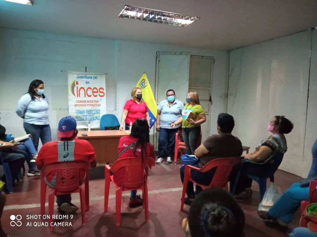 Zonaeducadelor1's tweet photo. Autoridad EducativaEstadal @FannyG45 Jornada de trabajo con directiva y facilitadores del @Incesocialista #DeltaAmacuro cumpliendo instrucciones de nuestro Presidente @NicolasMaduro @delcyrodriguezv @_LaAvanzadora @MPPEDUCACION @RosangelaOrozco https://t.co/vKByGiJUpg