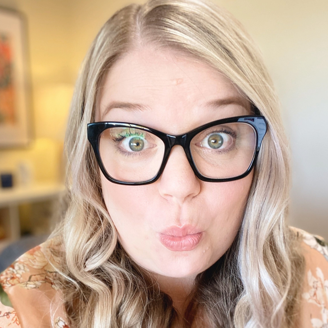 ..... and just like that the holidays are over.

Some very exciting things to come but for now it's back to the office. Tell me are you back in the office this week?