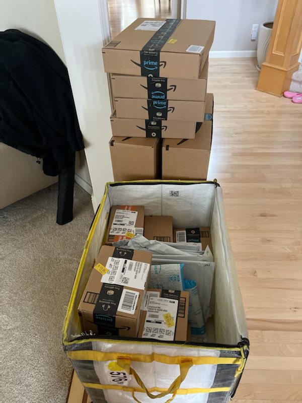 FreebieV's tweet image. 1479 checkouts later… I finally received my first tote! 😂 the most fun and best bot ever @FreebieFrenzy @pricerrorguy @DZ1111