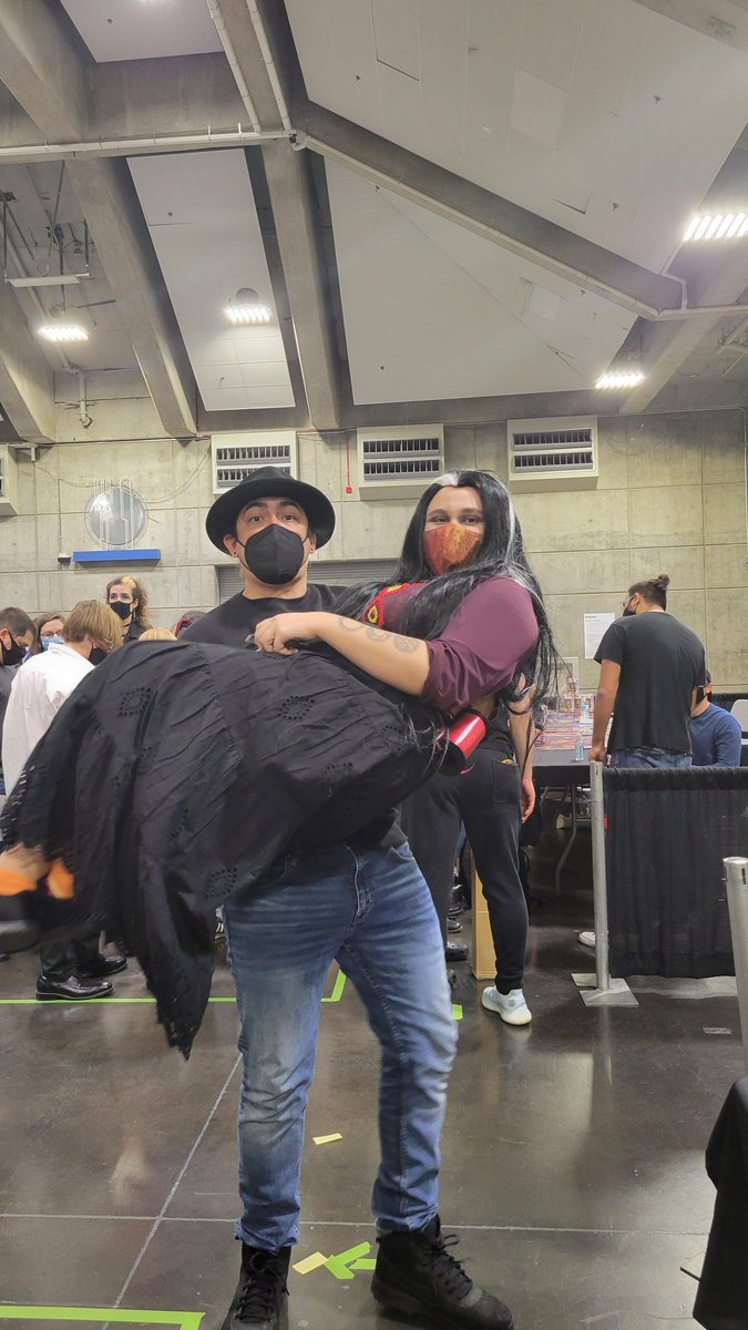 auxcosplays's tweet photo. "I am fun scary!" 

I had so much fun this weekend as Laudna. Naturally everyone was thrilled to see Paté as well, especially @robbiedaymond !

📸: @iichigo_kyandi

#CriticalRole #CriticalRoleCampaign3 #laudnacriticalrole #CriticalRoleCosplay https://t.co/EYAh5fW3VW