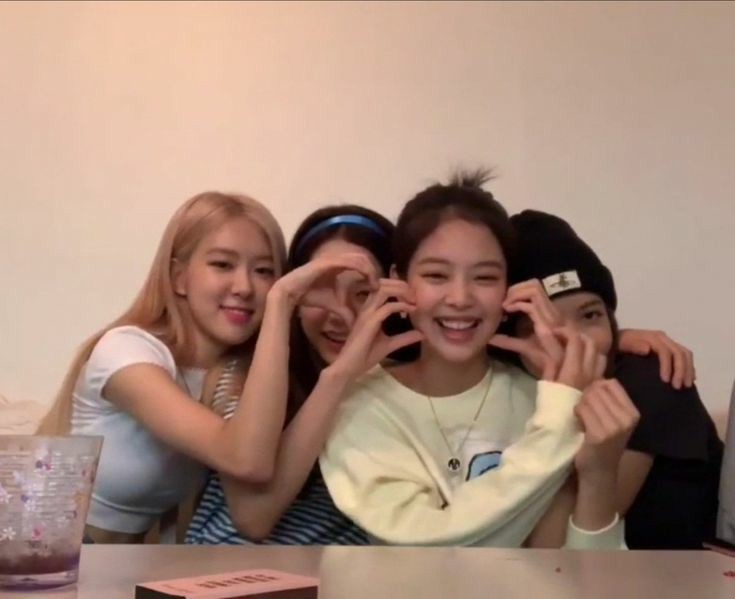 BBlinksweet's tweet photo. #STOPDELAYINGBLACKPINK #BLACKPINKCOMEBACKNOW #WeWantBLACKPINKComeback #NoMoreDelaysYGEntc #NoMoreDelaysYGEnt https://t.co/BhuUQa5PvP