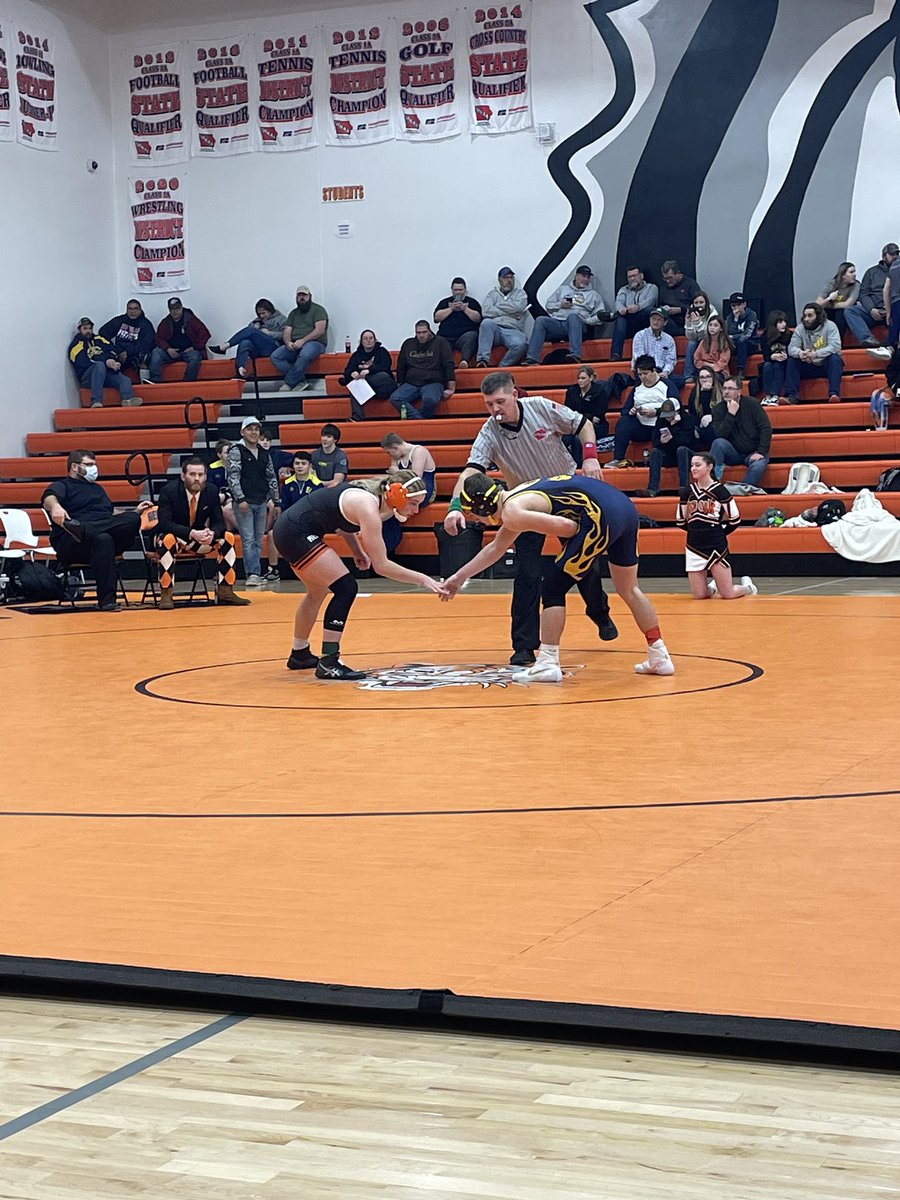 Our JR. catcher Tymberlee Bentley also getting it done on the mat tonight! #GirlsWrestleToo 🥎🤼💪🏻