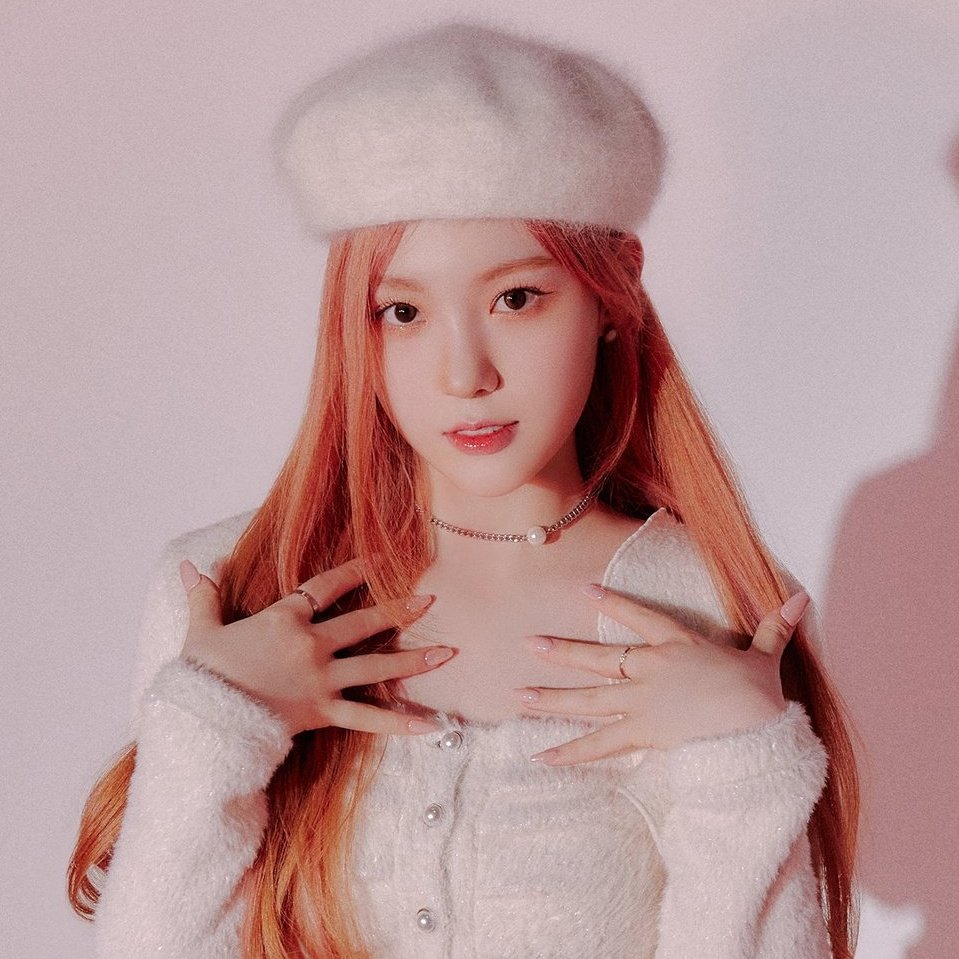 2002PICS's tweet image. hello!! this is a new acc for our precious new mcs #MINHEE &amp;amp; #CHAEHYUN 💙

 please follow us and rt to spread!