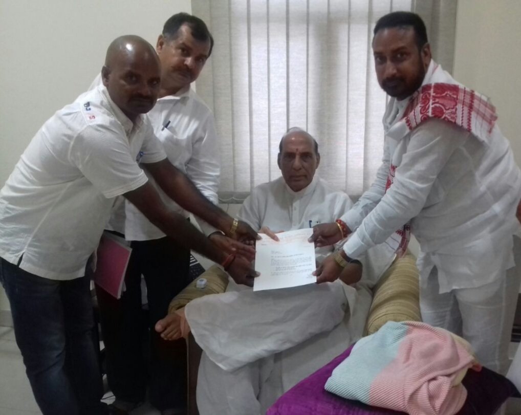 Jitendra Shahi (@jitendra_shahi_) on Twitter photo <a href="/JPNadda/">Jagat Prakash Nadda</a> рдЖрджрд░рдгреАрдп рдЕрдзреНрдпрдХреНрд╖ рдЬреА
рдЙрддреНрддрд░ рдкреНрд░рджреЗрд╢ рджреЗрд╢ рдХрд╛ рдорд╛.рдкреНрд░рдзрд╛рдирдордВрддреНрд░реА рдмрдирд╛рддрд╛ рд╣реИ рдЙрддрд░ рдкреНрд░рджреЗрд╢ рдХреА рдиреМрдЬрд╡рд╛рдиреЛрдВ рдХреЗ рд╕рд╛рде рдЗрддрдиреА рдмрдбрд╝реА рдзреЛрдЦрд╛... рд╢рд┐рдХреНрд╖рд╛рдорд┐рддреНрд░реЛрдВ рдХреЗ рд▓рд┐рдП"рд╕рдВрдХрд▓реНрдк рдкрддреНрд░" 2017 рдмрдирд╛ рд╣реИ рдФрд░ рдЖрдЬ рддрдХ рд▓рд╛рдЧреВ рдирд╣реАрдВ рд╣реБрдЖ рд╣реИ"рдХреМрди рдЭреВрда рдмреЛрд▓рддрд╛ рд╣реИ рдХреМрди рд╕рдЪ рдмреЛрд▓рддрд╛ рд╣реИ"рдЧреМрд░ рдлрд░рдорд╛рдЗрдПрдЧрд╛... <a href="/JPNadda/">Jagat Prakash Nadda</a> рдЖрджрд░рдгреАрдп рдЕрдзреНрдпрдХреНрд╖ рдЬреА
рдЙрддреНрддрд░ рдкреНрд░рджреЗрд╢ рджреЗрд╢ рдХрд╛ рдорд╛.рдкреНрд░рдзрд╛рдирдордВрддреНрд░реА рдмрдирд╛рддрд╛ рд╣реИ рдЙрддрд░ рдкреНрд░рджреЗрд╢ рдХреА рдиреМрдЬрд╡рд╛рдиреЛрдВ рдХреЗ рд╕рд╛рде рдЗрддрдиреА рдмрдбрд╝реА рдзреЛрдЦрд╛... рд╢рд┐рдХреНрд╖рд╛рдорд┐рддреНрд░реЛрдВ рдХреЗ рд▓рд┐рдП"рд╕рдВрдХрд▓реНрдк рдкрддреНрд░" 2017 рдмрдирд╛ рд╣реИ рдФрд░ рдЖрдЬ рддрдХ рд▓рд╛рдЧреВ рдирд╣реАрдВ рд╣реБрдЖ рд╣реИ"рдХреМрди рдЭреВрда рдмреЛрд▓рддрд╛ рд╣реИ рдХреМрди рд╕рдЪ рдмреЛрд▓рддрд╛ рд╣реИ"рдЧреМрд░ рдлрд░рдорд╛рдЗрдПрдЧрд╛...